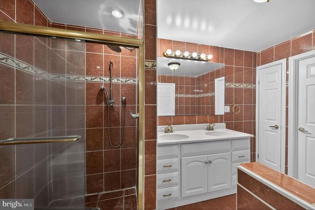 10600 VANTAGE CT, Potomac, MD 20854