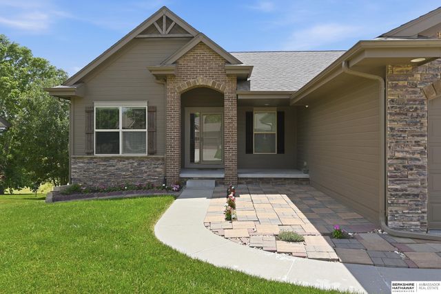 19625 Adams Street, Omaha, NE 68135