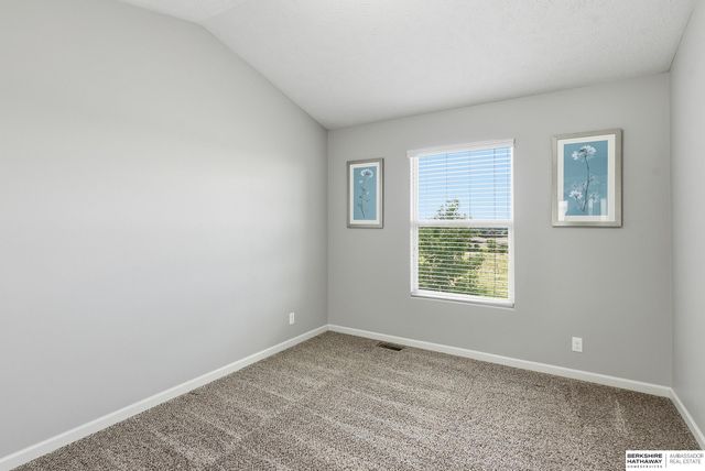 19625 Adams Street, Omaha, NE 68135