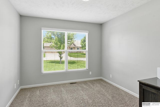 19625 Adams Street, Omaha, NE 68135