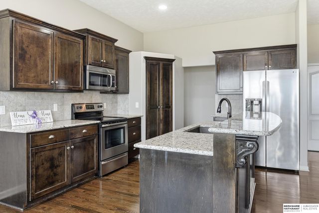19625 Adams Street, Omaha, NE 68135