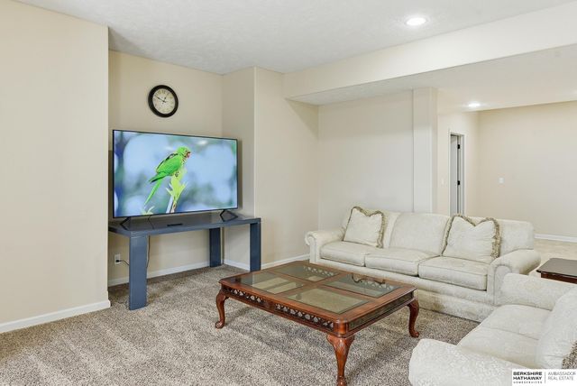19625 Adams Street, Omaha, NE 68135