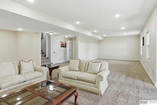 19625 Adams Street, Omaha, NE 68135