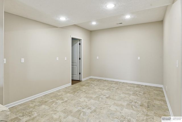 19625 Adams Street, Omaha, NE 68135