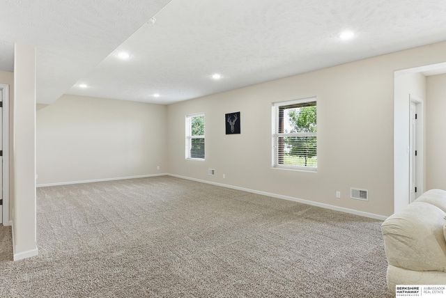 19625 Adams Street, Omaha, NE 68135