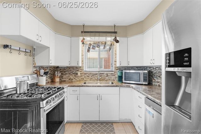 30250 Longfellow Avenue, Madison Heights, MI 48071