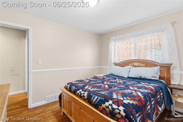 30250 Longfellow Avenue, Madison Heights, MI 48071