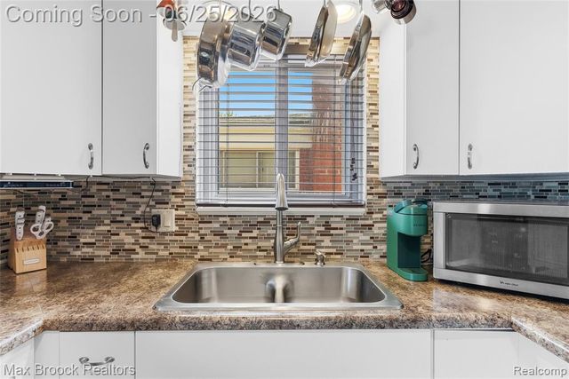 30250 Longfellow Avenue, Madison Heights, MI 48071