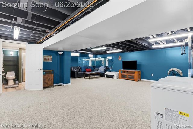 30250 Longfellow Avenue, Madison Heights, MI 48071