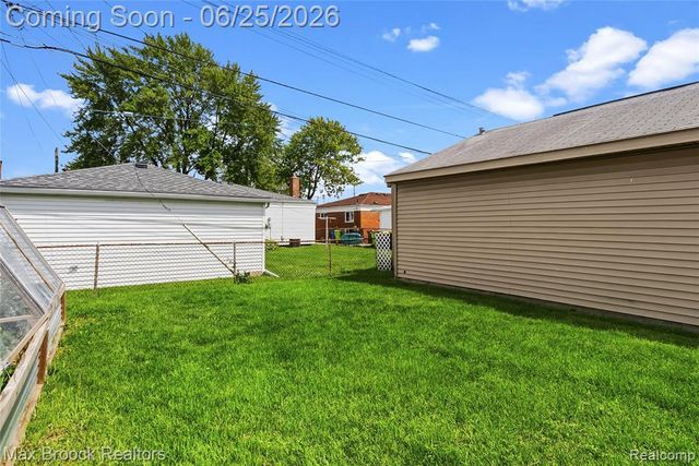 30250 Longfellow Avenue, Madison Heights, MI 48071