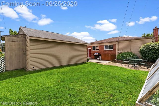 30250 Longfellow Avenue, Madison Heights, MI 48071