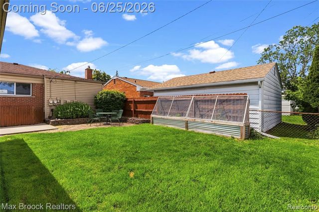 30250 Longfellow Avenue, Madison Heights, MI 48071