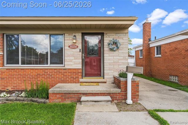 30250 Longfellow Avenue, Madison Heights, MI 48071