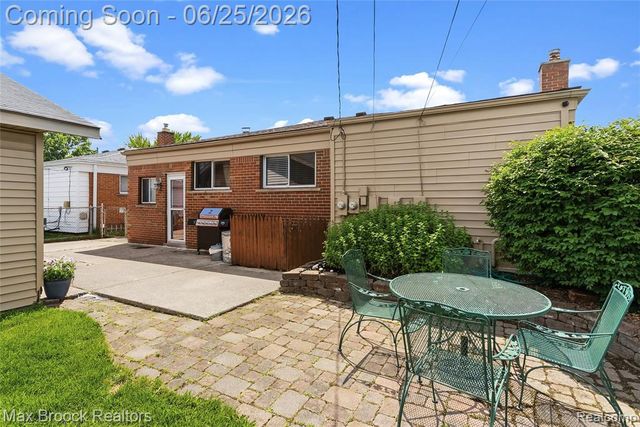 30250 Longfellow Avenue, Madison Heights, MI 48071
