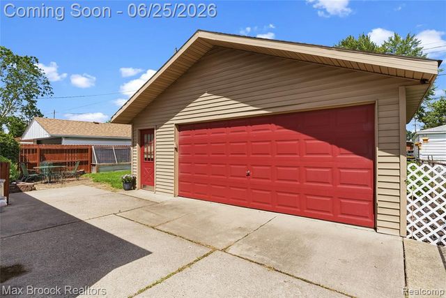 30250 Longfellow Avenue, Madison Heights, MI 48071