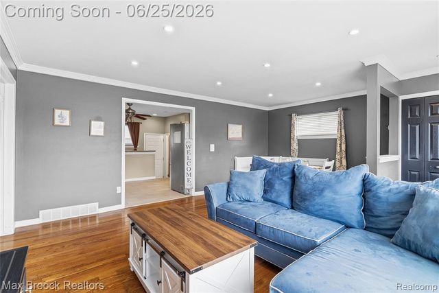 30250 Longfellow Avenue, Madison Heights, MI 48071