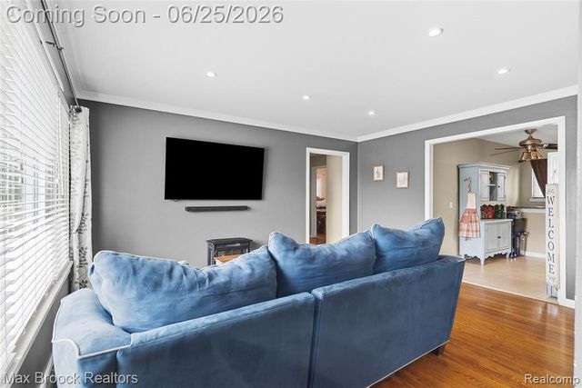 30250 Longfellow Avenue, Madison Heights, MI 48071
