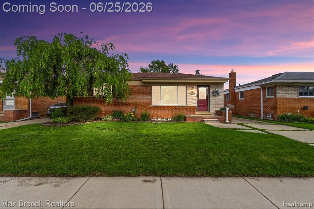 30250 Longfellow Avenue, Madison Heights, MI 48071