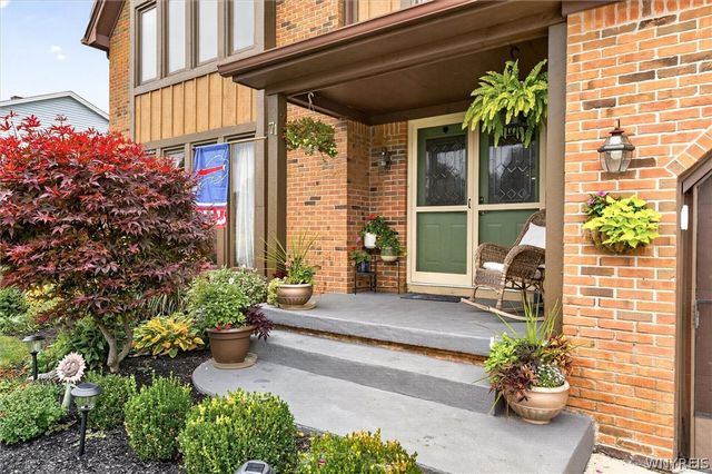 71 Pheasant Run Lane, Lancaster, NY 14086