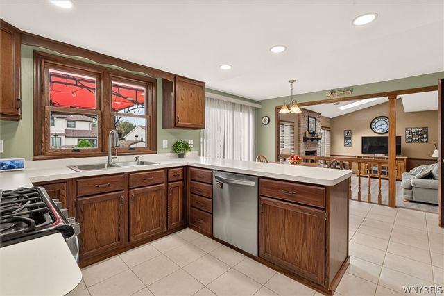 71 Pheasant Run Lane, Lancaster, NY 14086