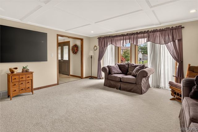 71 Pheasant Run Lane, Lancaster, NY 14086