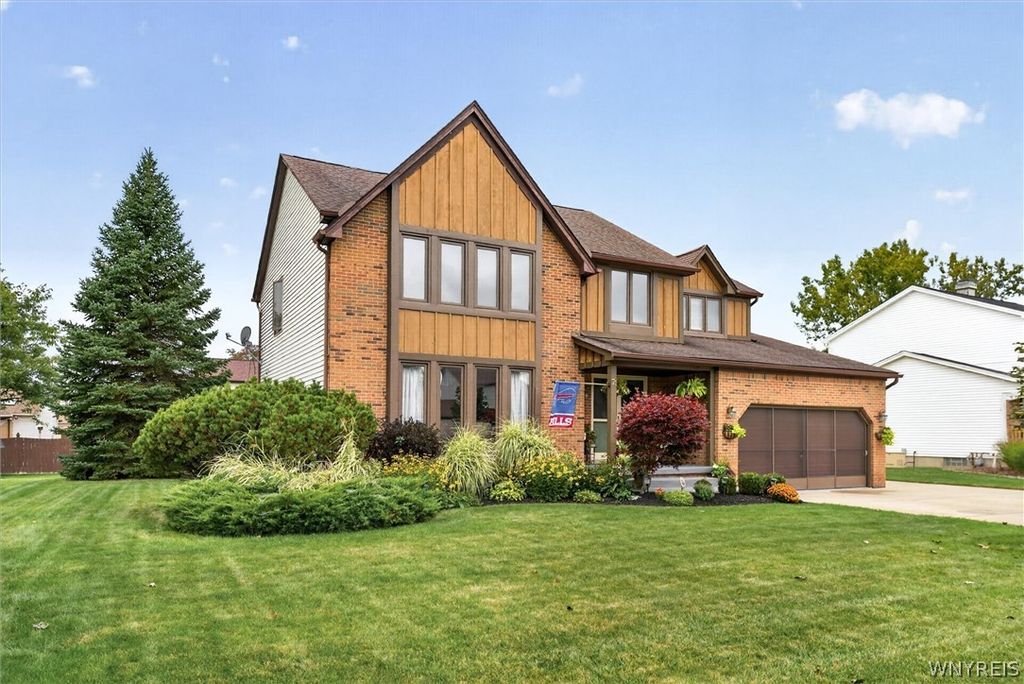 71 Pheasant Run Lane, Lancaster, NY 14086