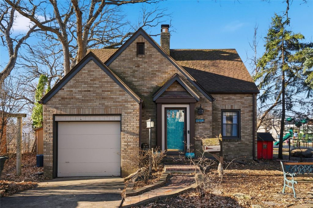 1412 Chautauqua Parkway, Des Moines, IA 50314