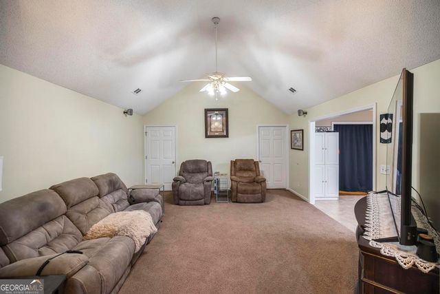 1828 Houston Lake Road, Kathleen, GA 31047
