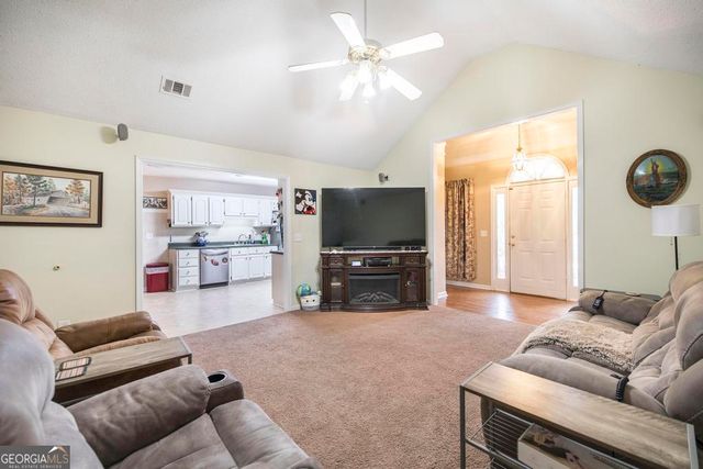 1828 Houston Lake Road, Kathleen, GA 31047