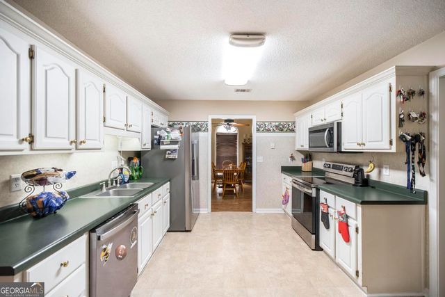 1828 Houston Lake Road, Kathleen, GA 31047