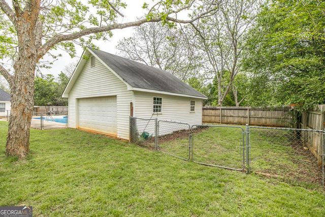 1828 Houston Lake Road, Kathleen, GA 31047