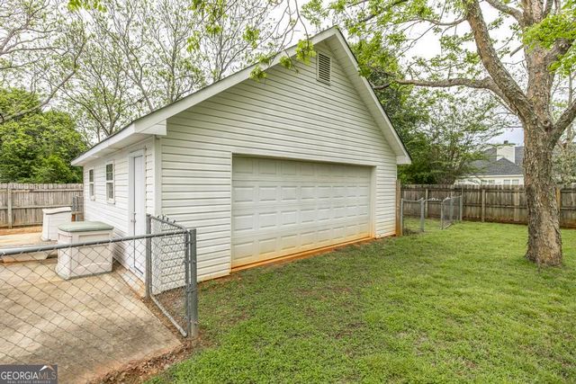 1828 Houston Lake Road, Kathleen, GA 31047