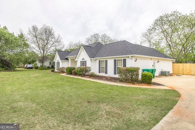 1828 Houston Lake Road, Kathleen, GA 31047