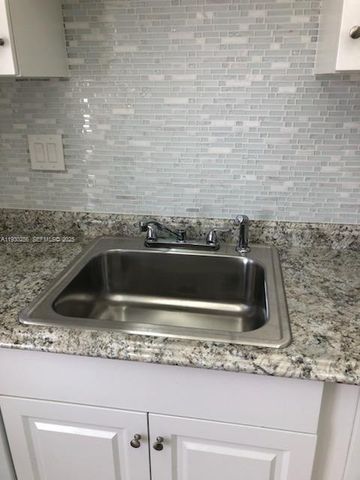 450 GOLDEN ISLES DR 3C, Hallandale Beach, FL 33009