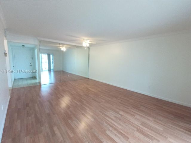 450 GOLDEN ISLES DR 3C, Hallandale Beach, FL 33009