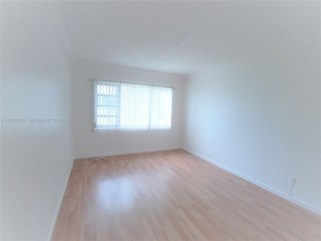 450 GOLDEN ISLES DR 3C, Hallandale Beach, FL 33009