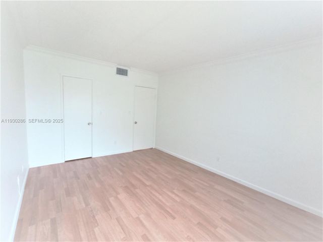 450 GOLDEN ISLES DR 3C, Hallandale Beach, FL 33009