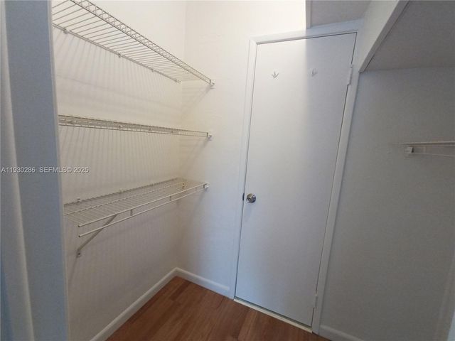 450 GOLDEN ISLES DR 3C, Hallandale Beach, FL 33009