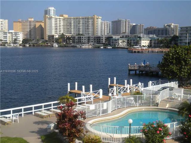 450 GOLDEN ISLES DR 3C, Hallandale Beach, FL 33009