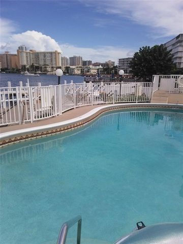 450 GOLDEN ISLES DR 3C, Hallandale Beach, FL 33009