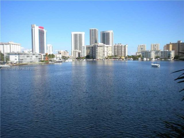 450 GOLDEN ISLES DR 3C, Hallandale Beach, FL 33009