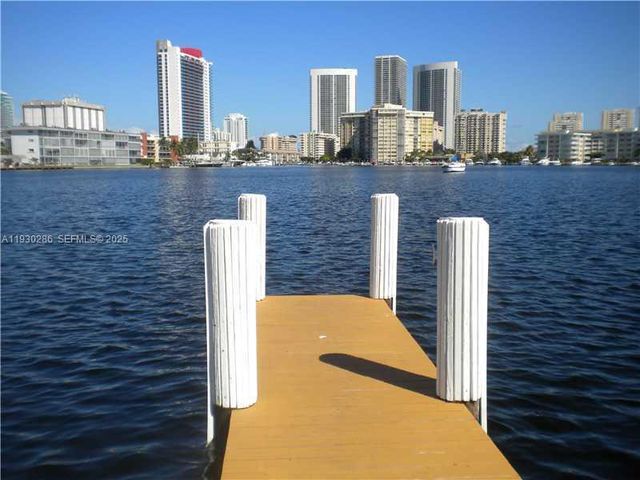 450 GOLDEN ISLES DR 3C, Hallandale Beach, FL 33009