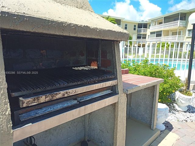 450 GOLDEN ISLES DR 3C, Hallandale Beach, FL 33009