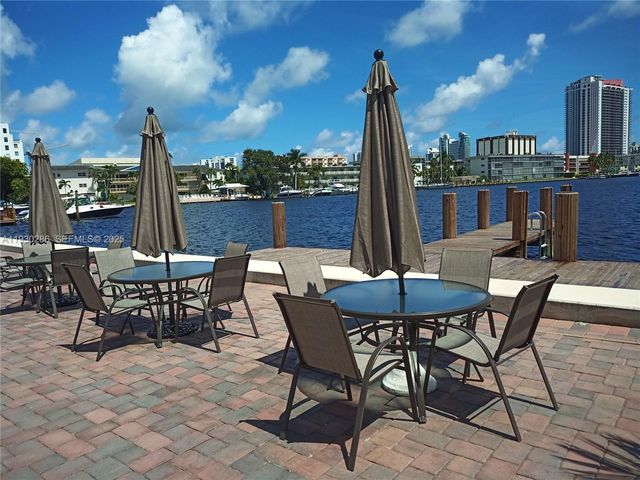 450 GOLDEN ISLES DR 3C, Hallandale Beach, FL 33009