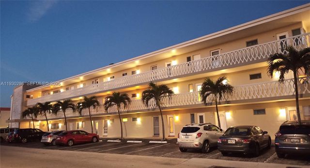 450 GOLDEN ISLES DR 3C, Hallandale Beach, FL 33009