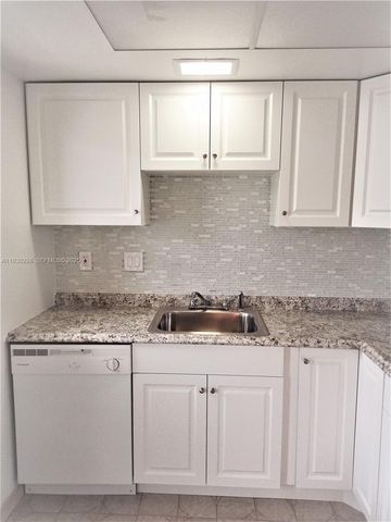 450 GOLDEN ISLES DR 3C, Hallandale Beach, FL 33009