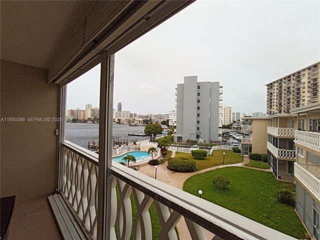 450 GOLDEN ISLES DR 3C, Hallandale Beach, FL 33009