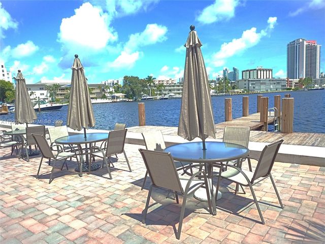 450 GOLDEN ISLES DR 3C, Hallandale Beach, FL 33009