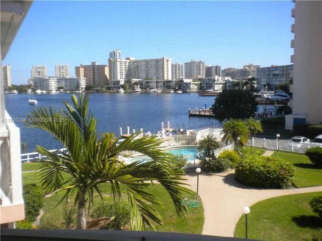 450 GOLDEN ISLES DR 3C, Hallandale Beach, FL 33009
