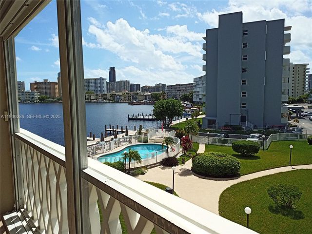 450 GOLDEN ISLES DR 3C, Hallandale Beach, FL 33009